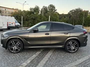 BMW X6 M50i