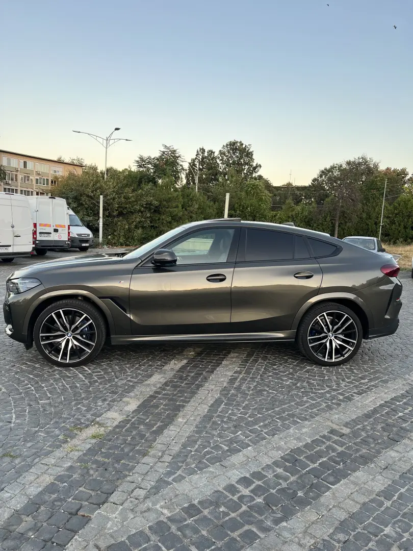 BMW X6 M50i