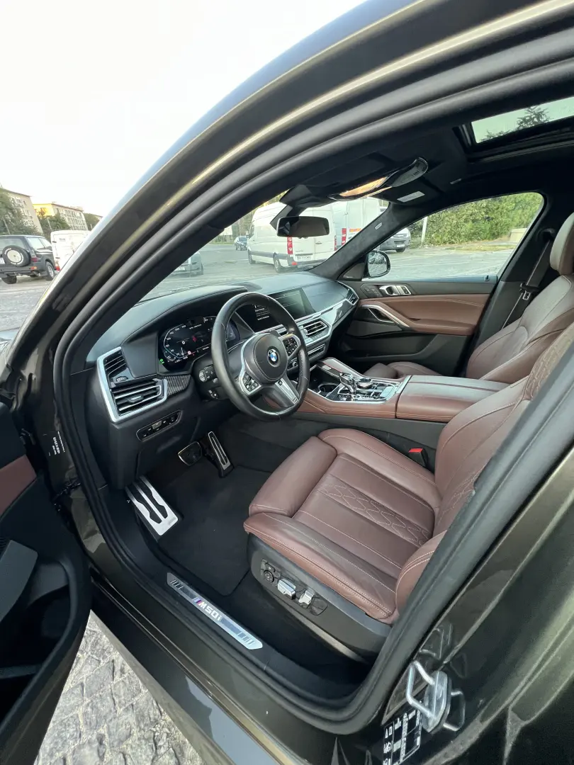 BMW X6 M50i