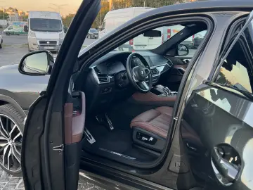 BMW X6 M50i