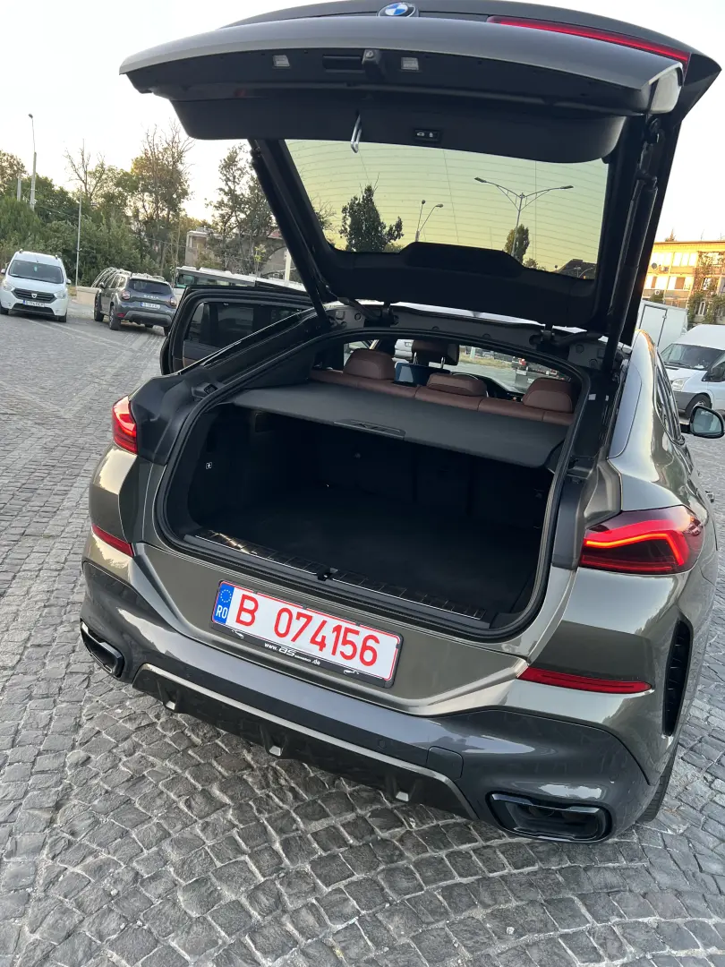 BMW X6 M50i