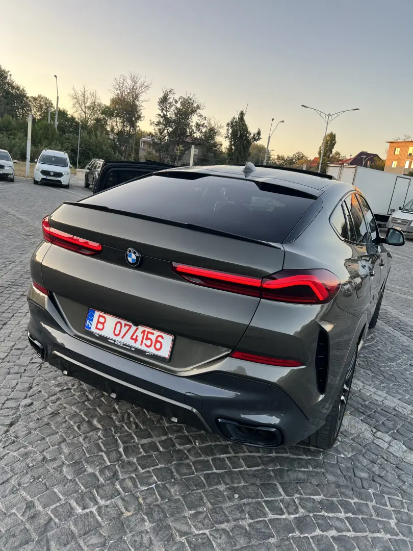 BMW X6 M50i