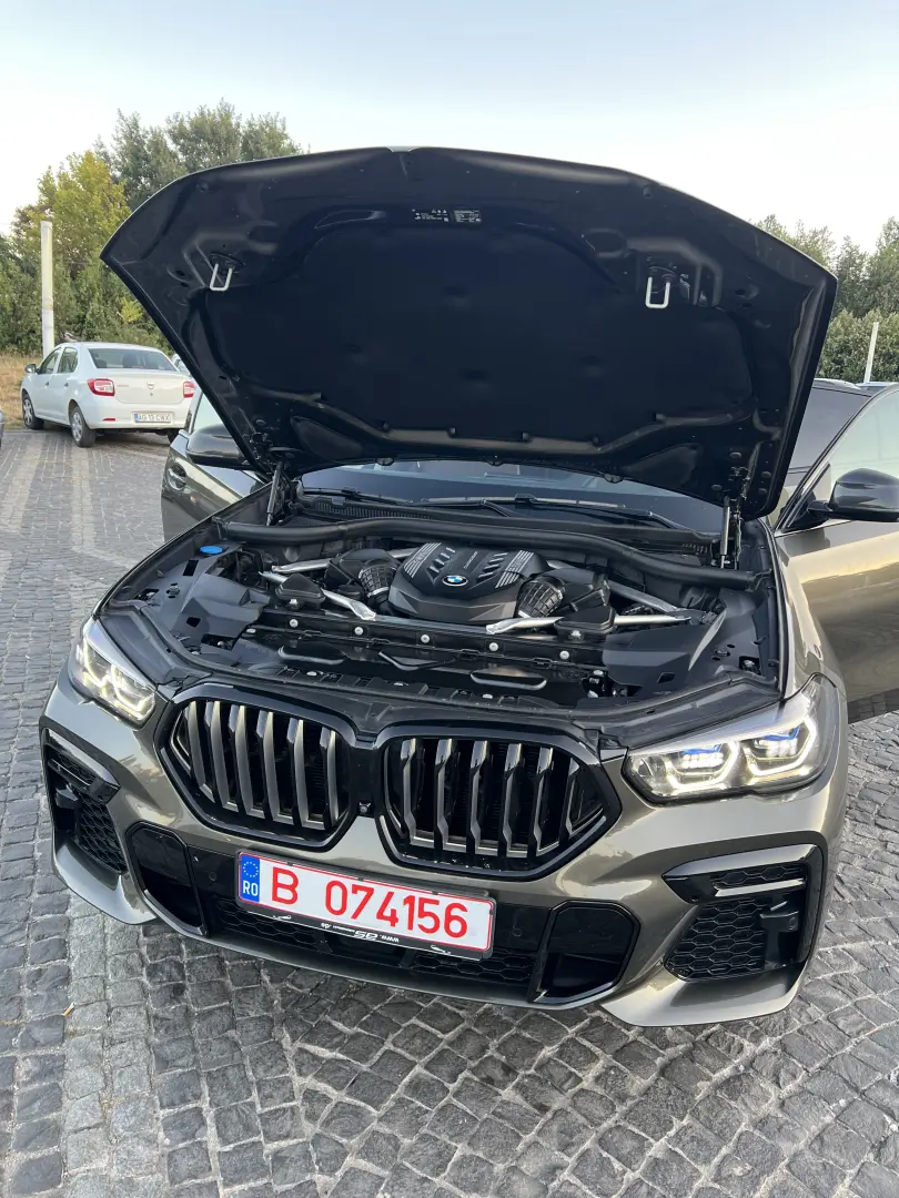 BMW X6 M50i