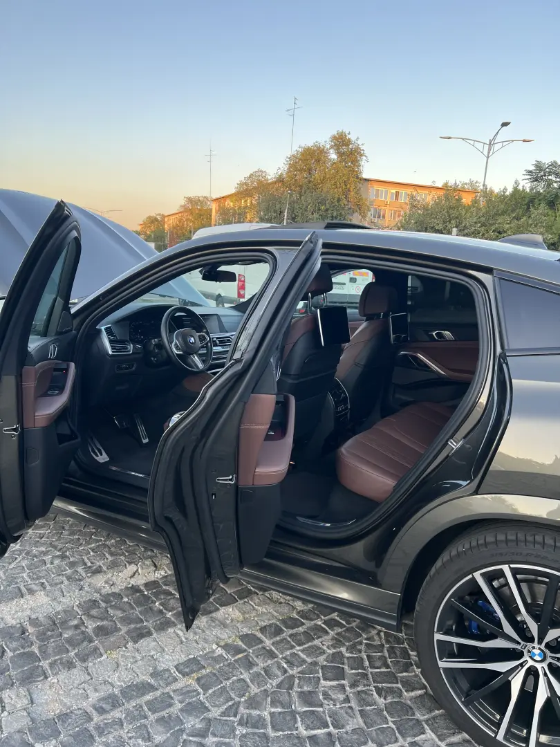 BMW X6 M50i