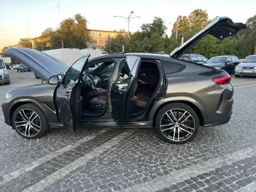 BMW X6 M50i