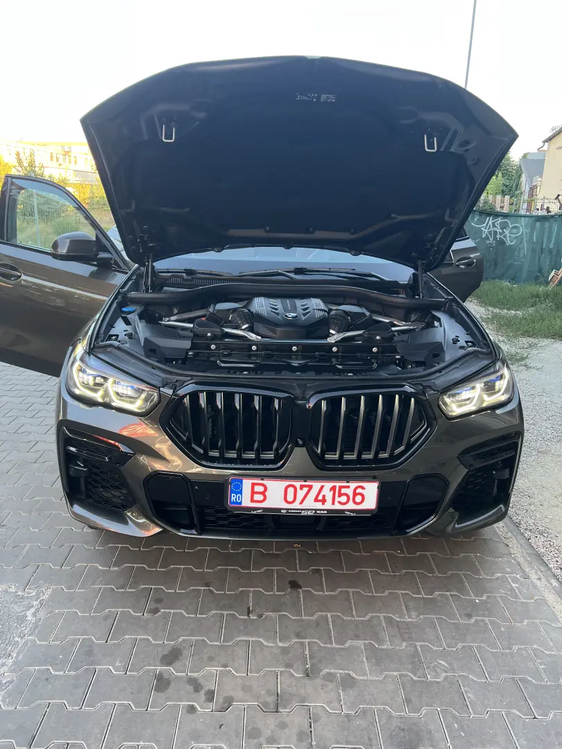 BMW X6 M50i