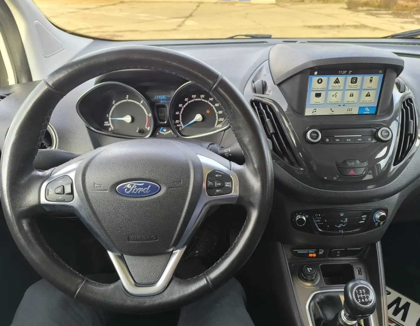 Ford Tourneo Courier Titanium