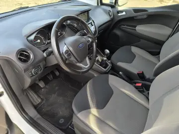 Ford Tourneo Courier Titanium