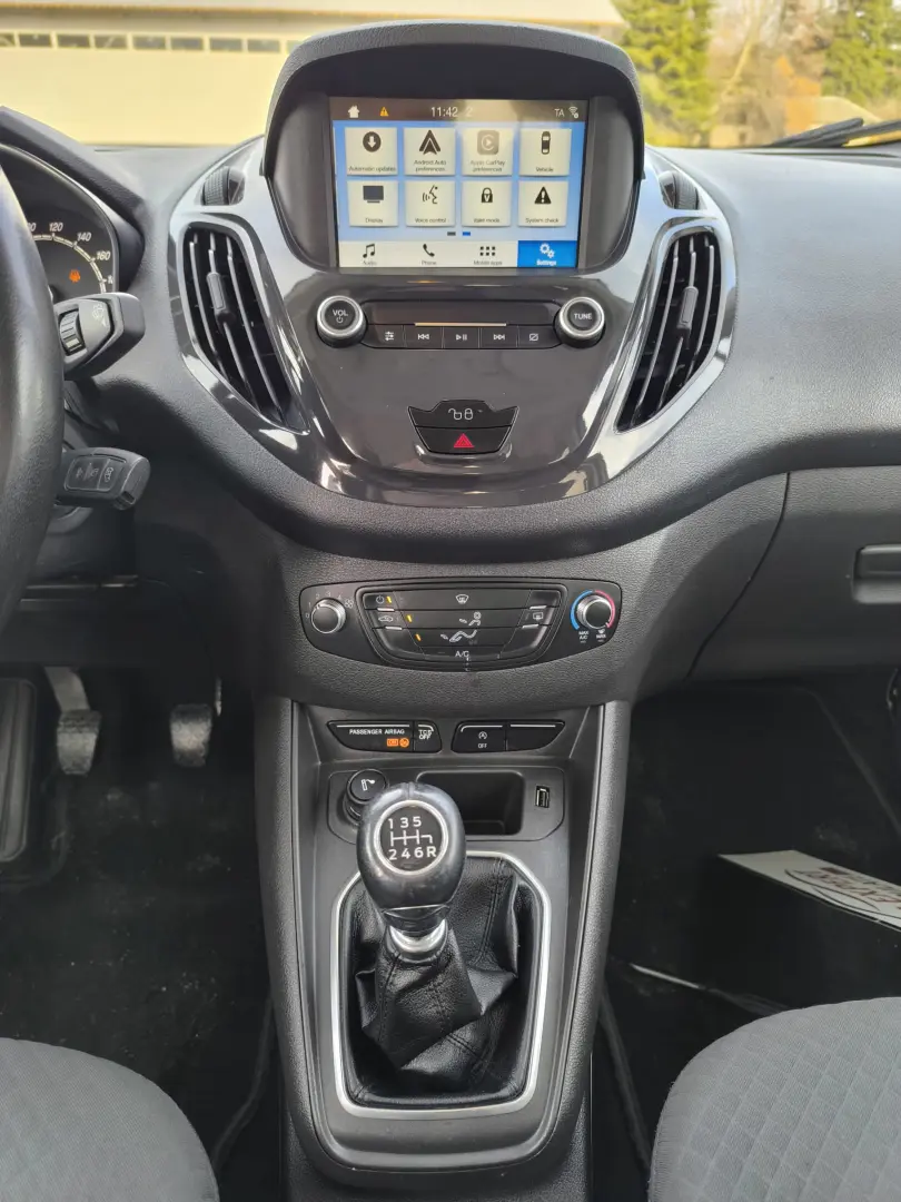 Ford Tourneo Courier Titanium