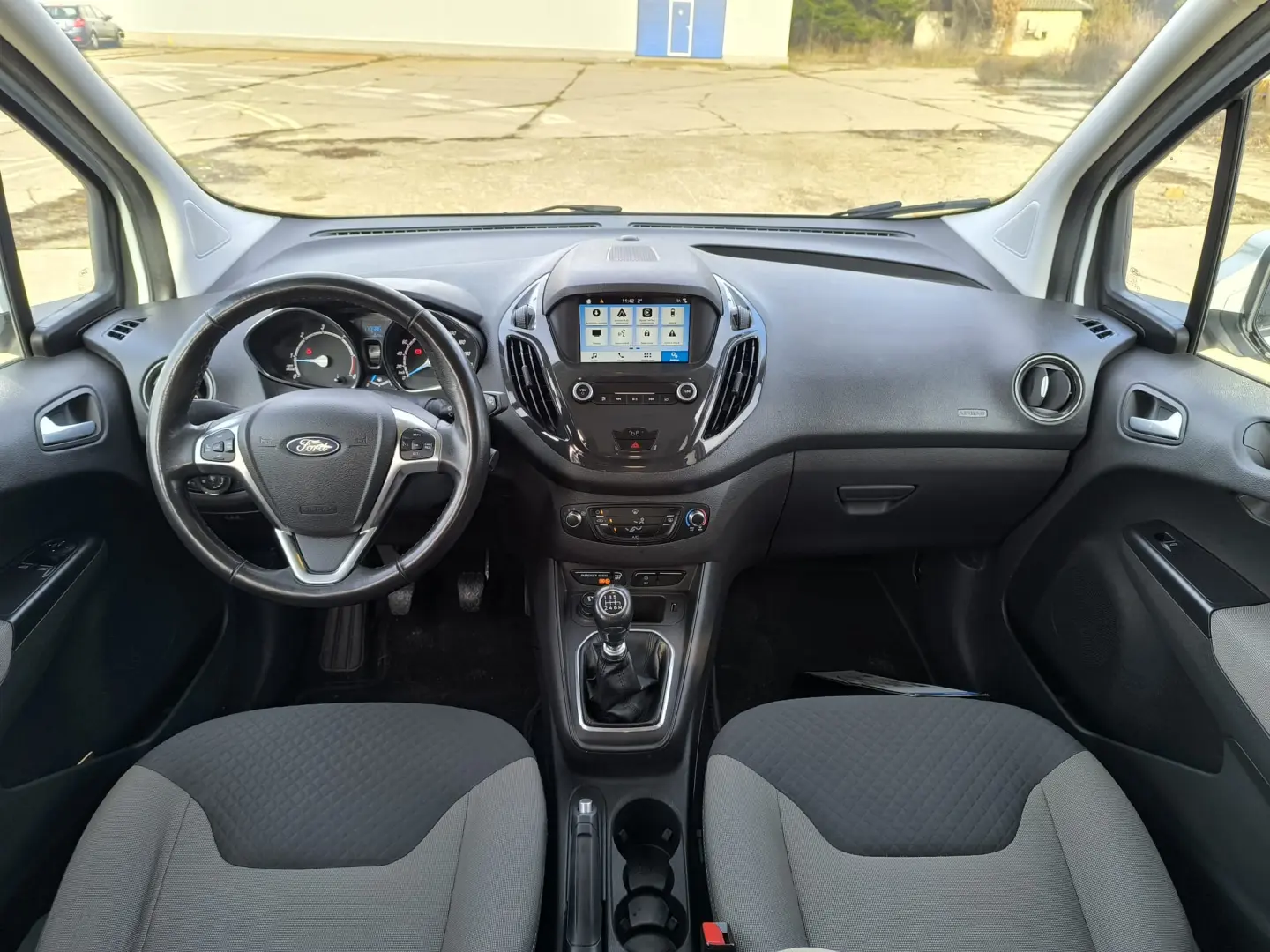 Ford Tourneo Courier Titanium