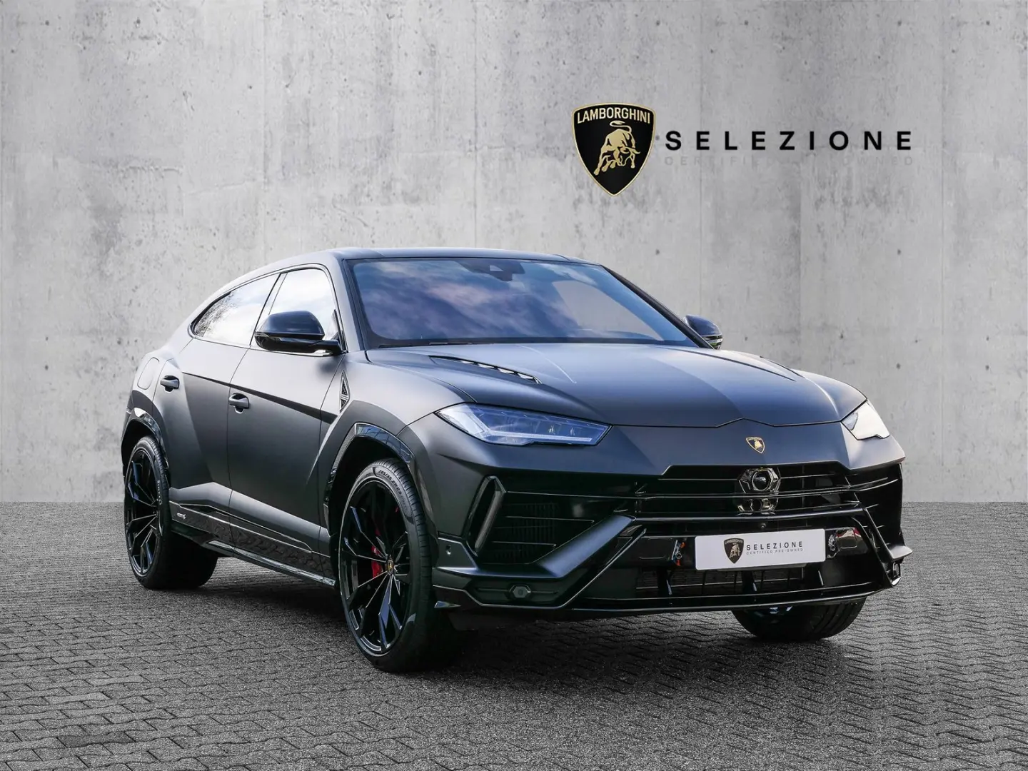 Urus S Nero Nemesis  Style Package  Dark Package