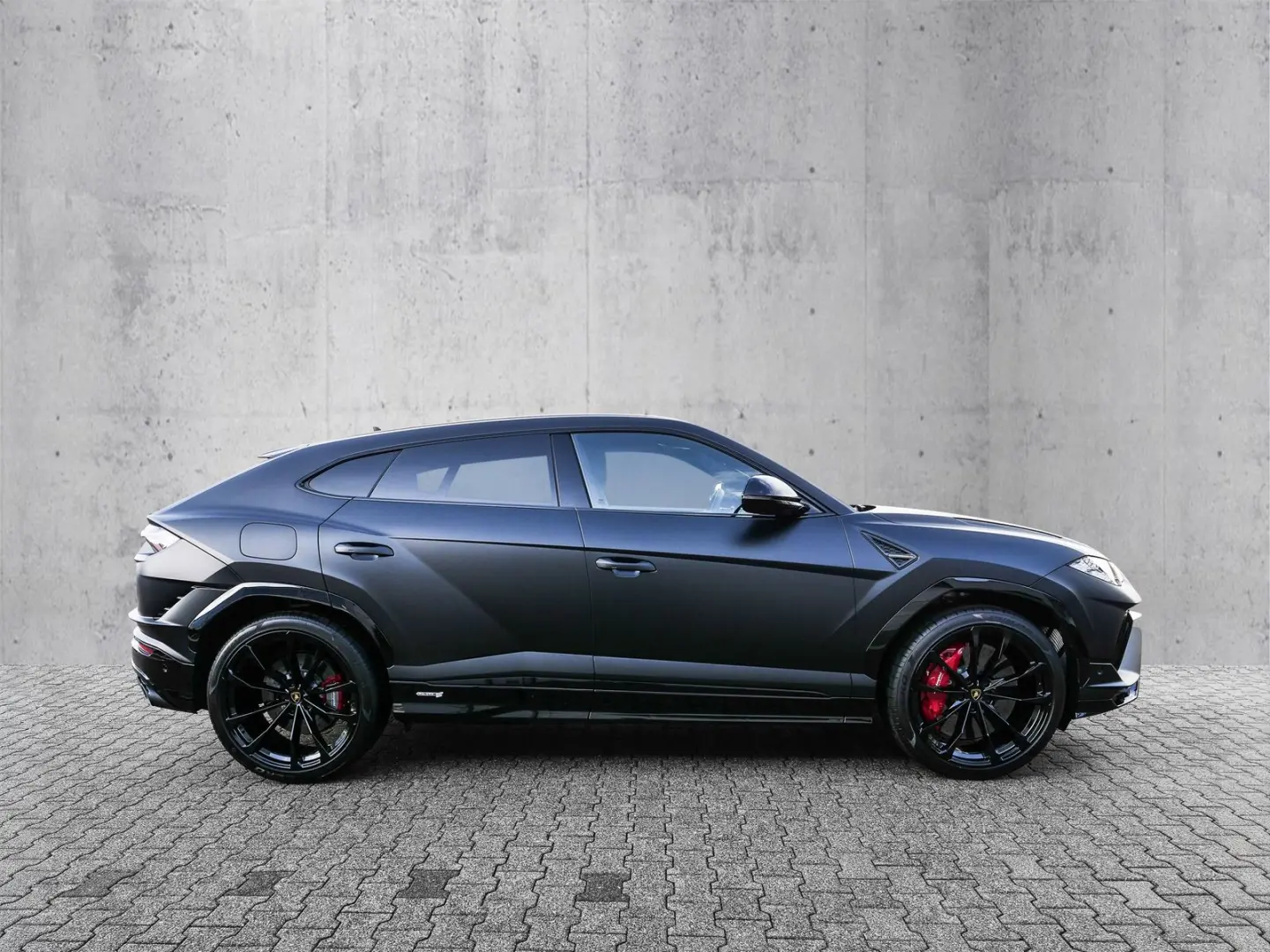 Urus S Nero Nemesis  Style Package  Dark Package