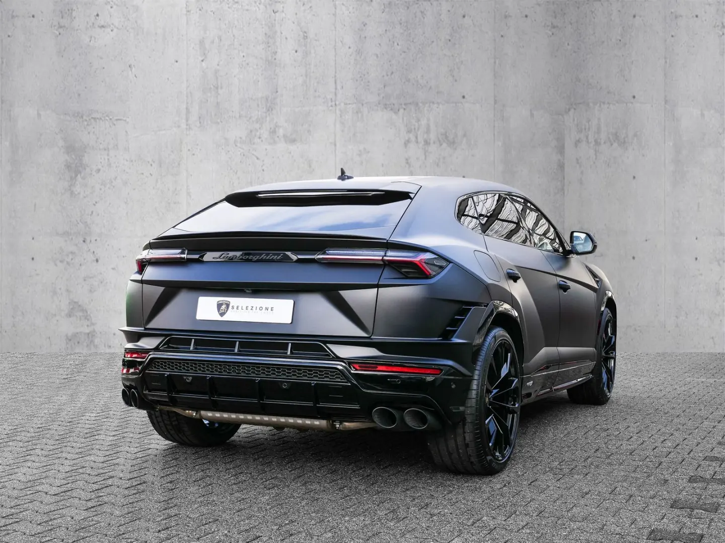 Urus S Nero Nemesis  Style Package  Dark Package