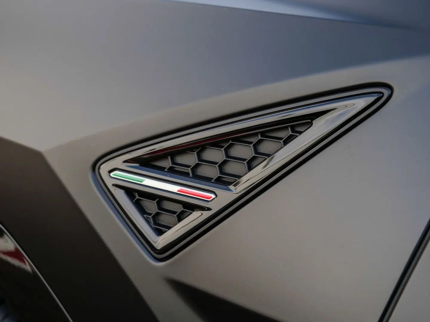 Urus S Nero Nemesis  Style Package  Dark Package