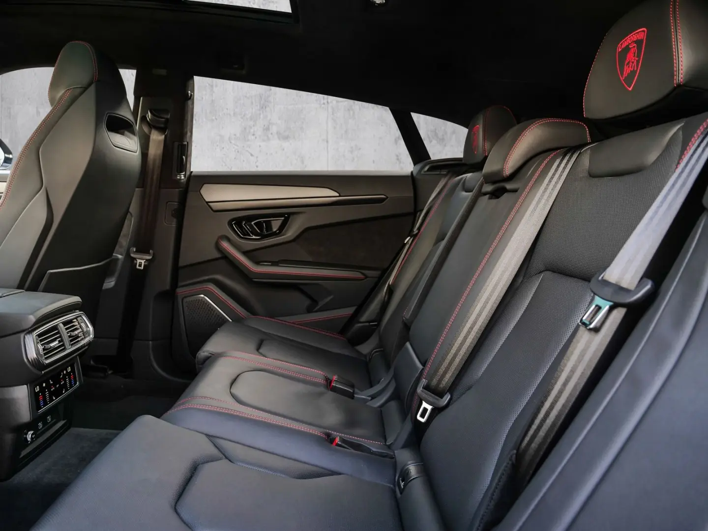 Urus S Nero Nemesis  Style Package  Dark Package