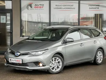 Toyota Auris 1.8 hybrid Business