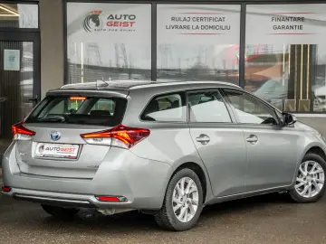 Toyota Auris 1.8 hybrid Business