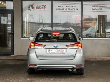 Toyota Auris 1.8 hybrid Business