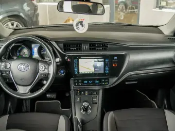 Toyota Auris 1.8 hybrid Business