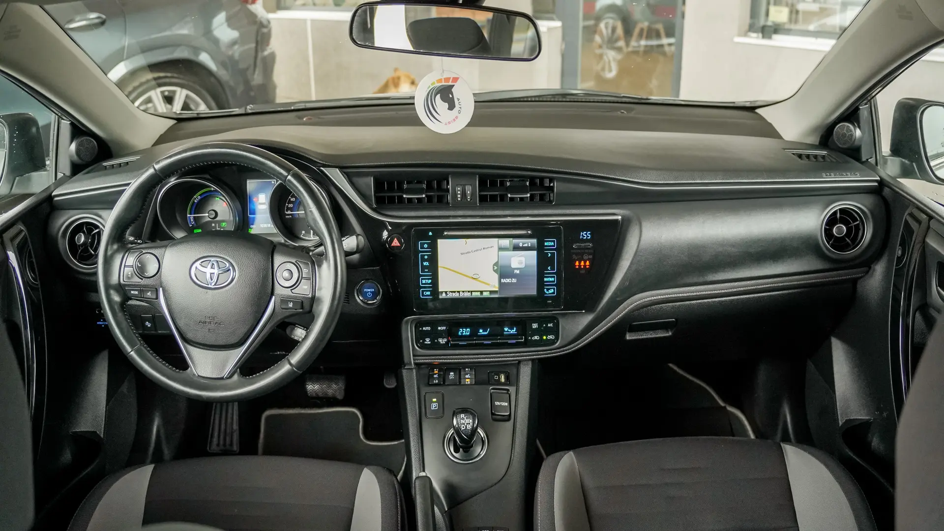 Toyota Auris 1.8 hybrid Business