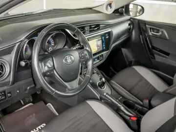 Toyota Auris 1.8 hybrid Business