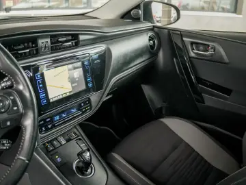 Toyota Auris 1.8 hybrid Business