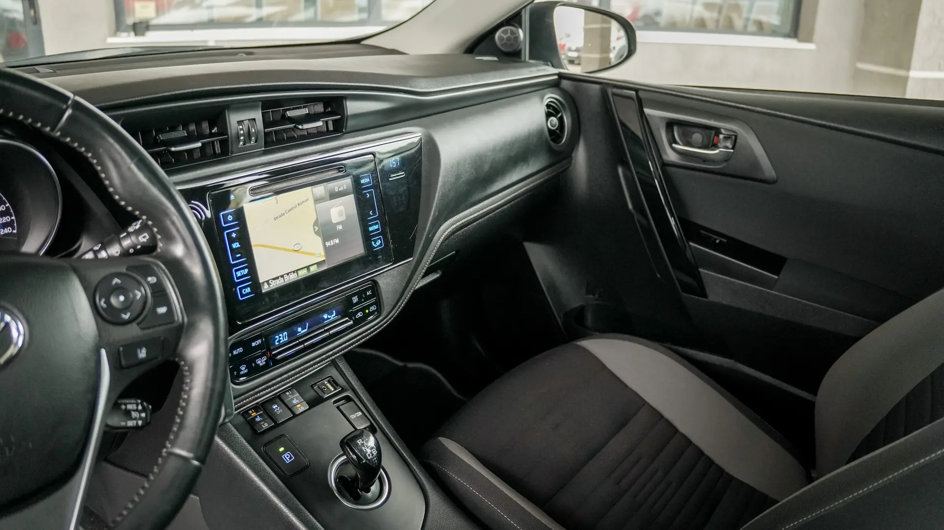 Toyota Auris 1.8 hybrid Business