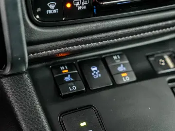 Toyota Auris 1.8 hybrid Business