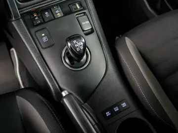 Toyota Auris 1.8 hybrid Business