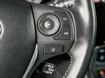 Toyota Auris 1.8 hybrid Business