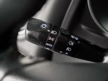 Toyota Auris 1.8 hybrid Business