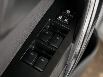 Toyota Auris 1.8 hybrid Business