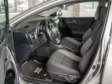 Toyota Auris 1.8 hybrid Business