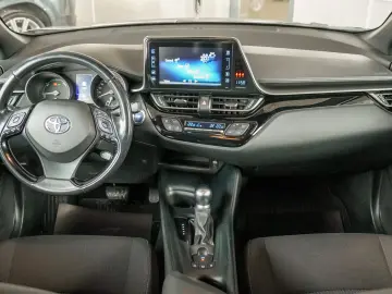 TOYOTA C-HR 1.8 hybrid