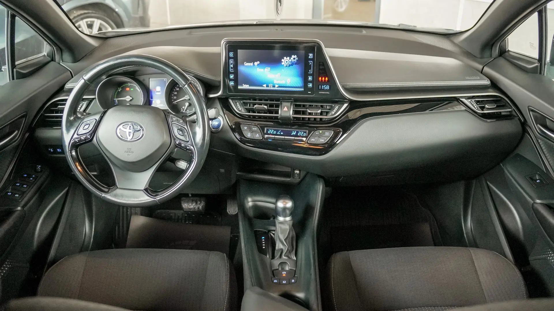TOYOTA C-HR 1.8 hybrid