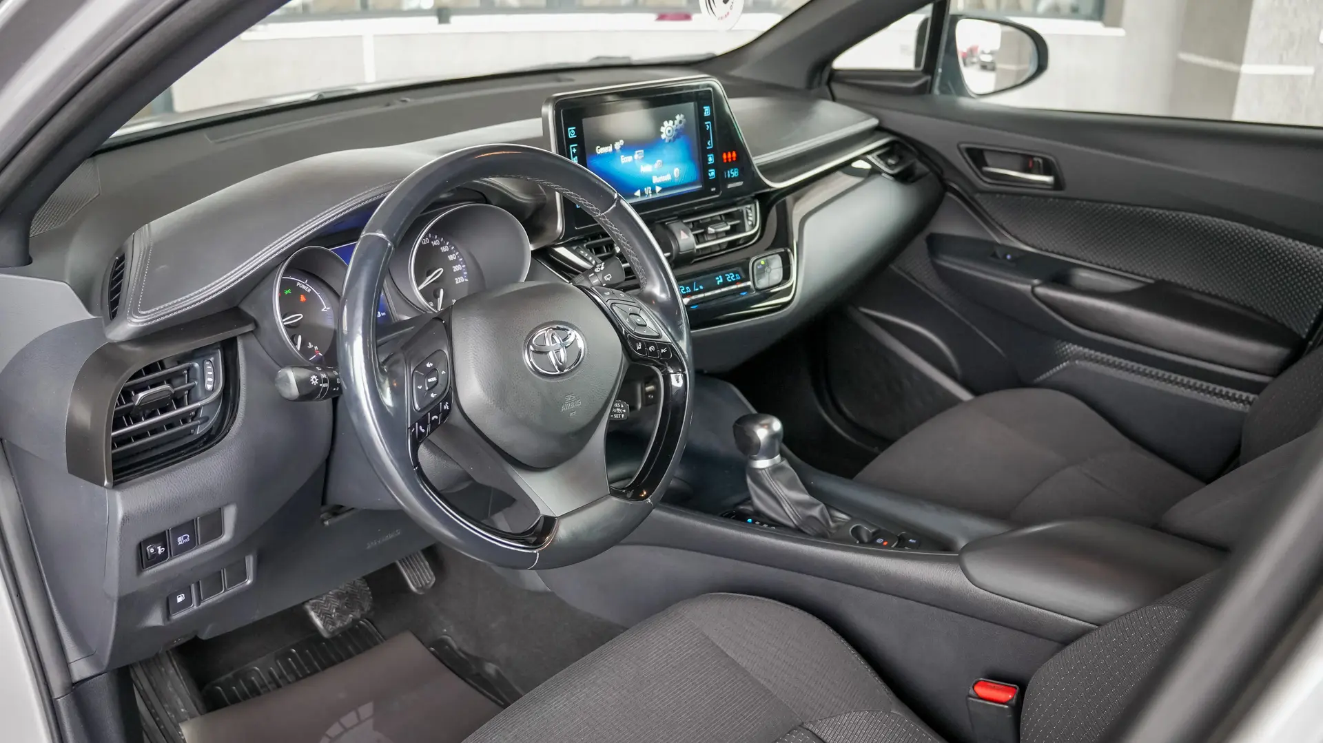 TOYOTA C-HR 1.8 hybrid