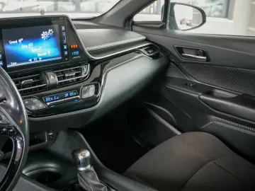 TOYOTA C-HR 1.8 hybrid