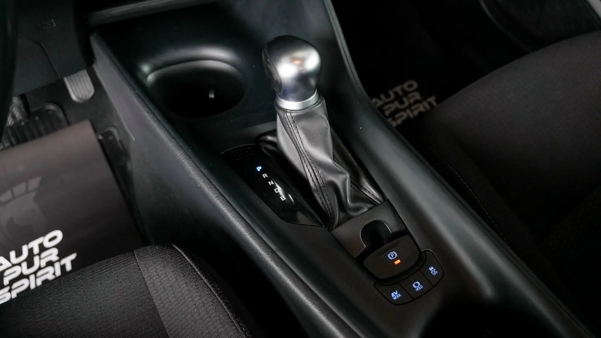 TOYOTA C-HR 1.8 hybrid