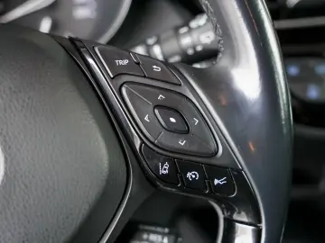 TOYOTA C-HR 1.8 hybrid