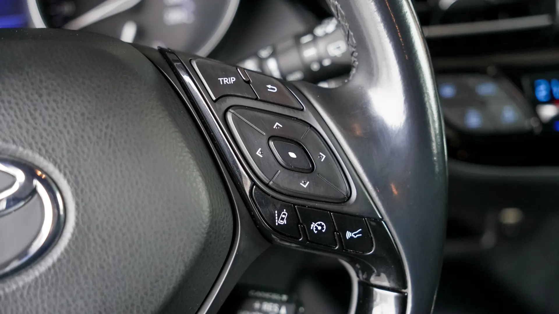 TOYOTA C-HR 1.8 hybrid