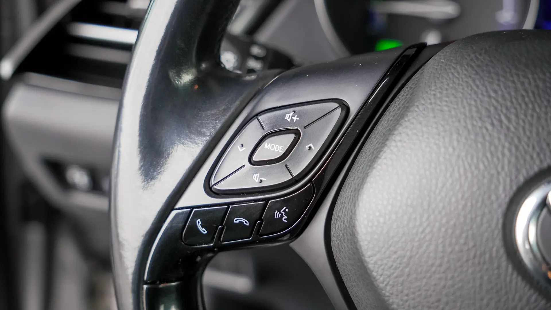 TOYOTA C-HR 1.8 hybrid