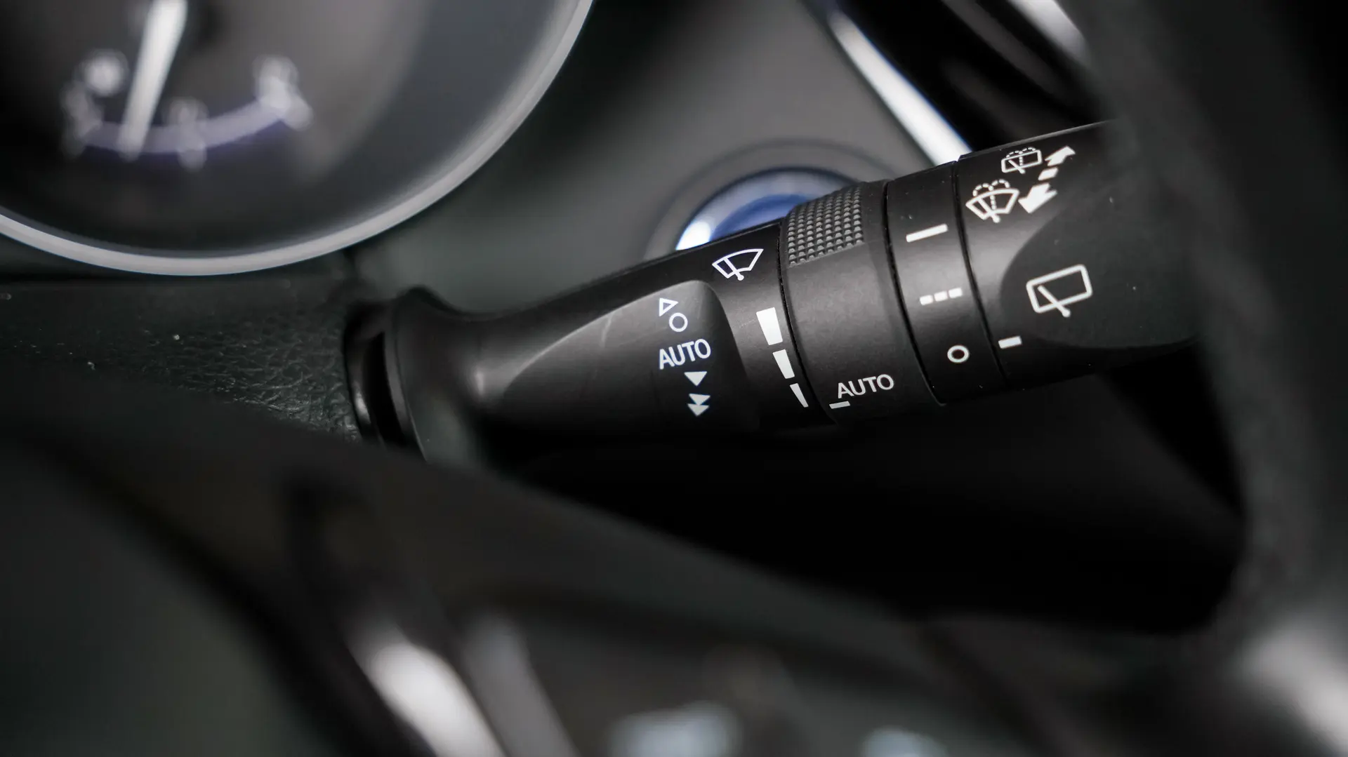 TOYOTA C-HR 1.8 hybrid