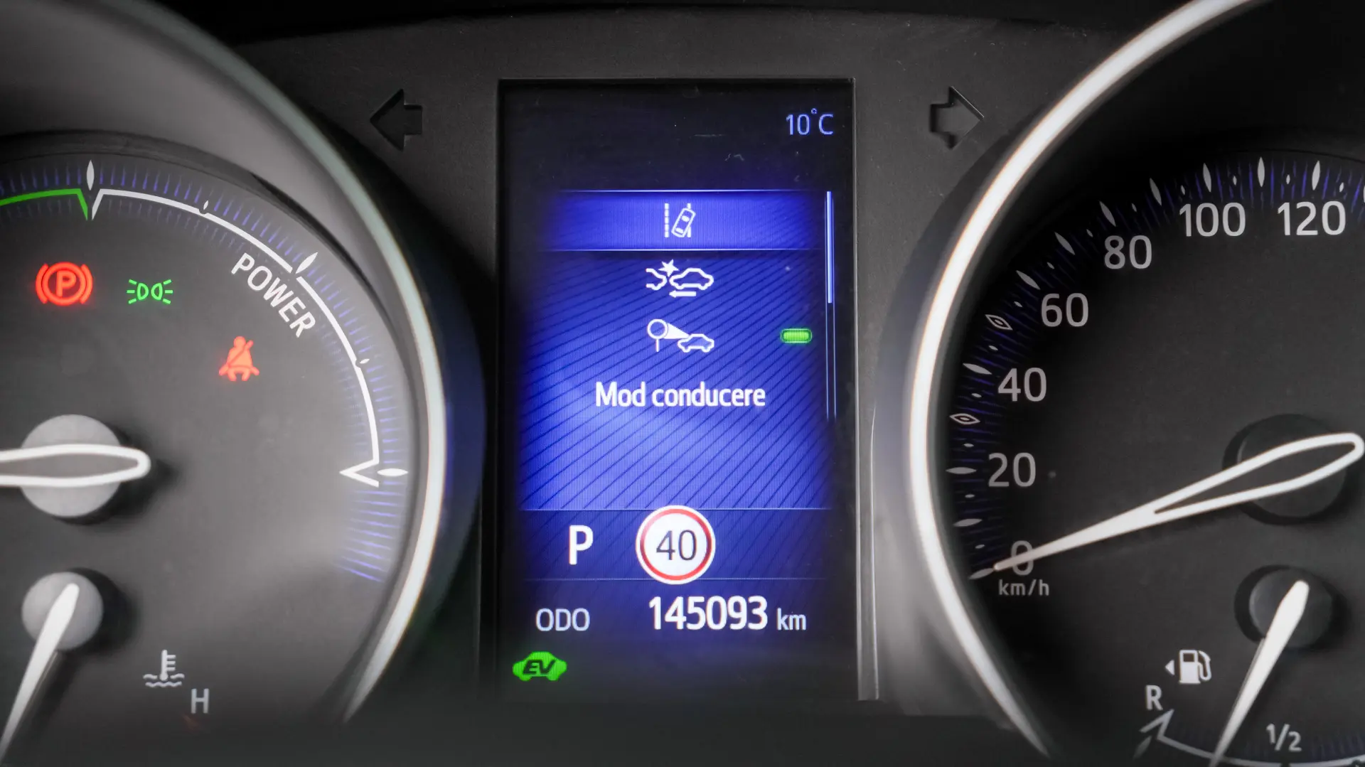 TOYOTA C-HR 1.8 hybrid