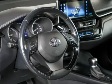 TOYOTA C-HR 1.8 hybrid