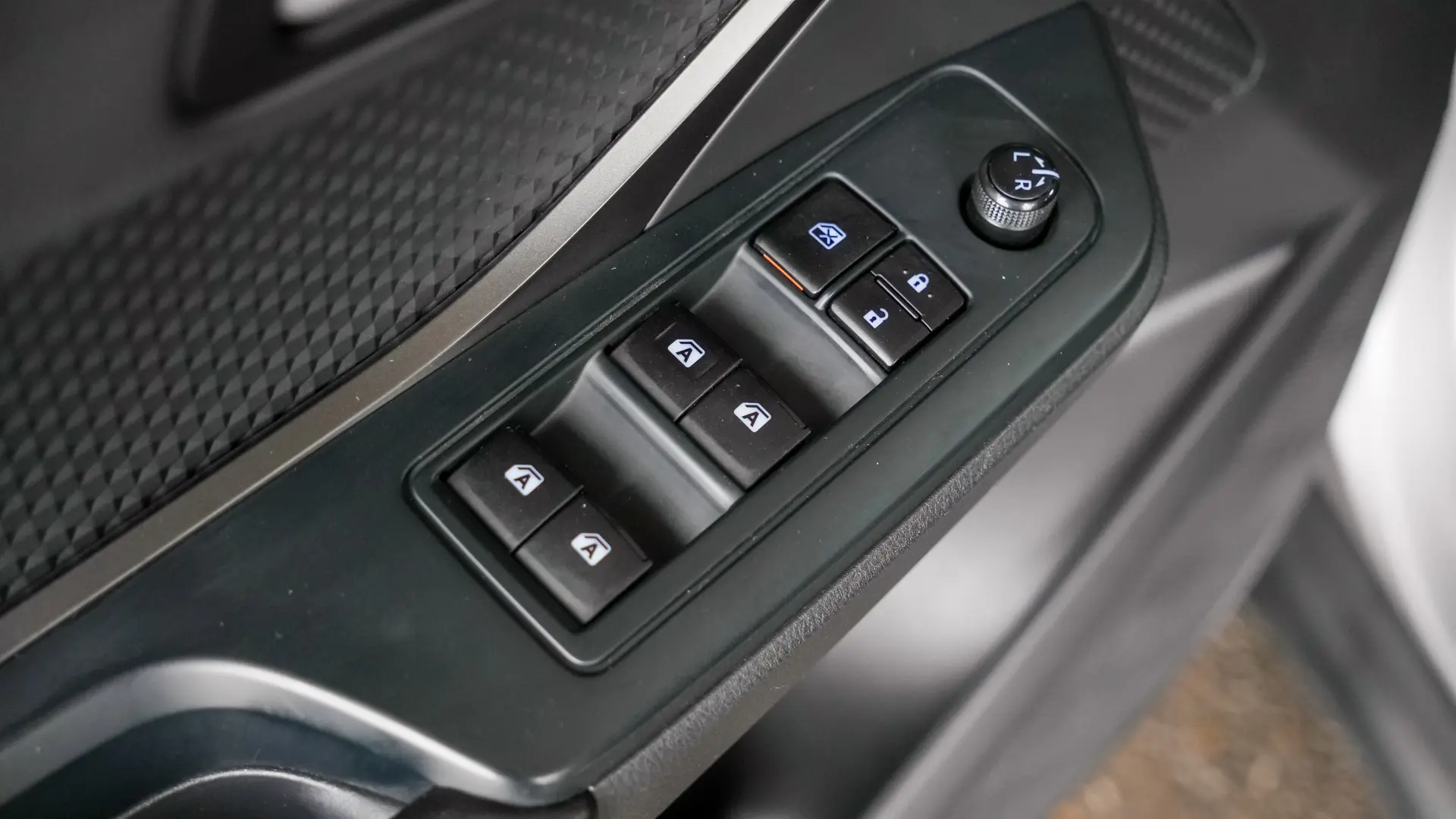 TOYOTA C-HR 1.8 hybrid