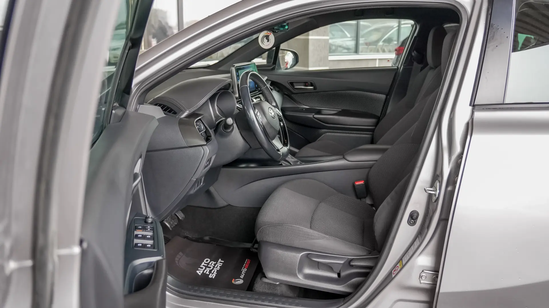 TOYOTA C-HR 1.8 hybrid