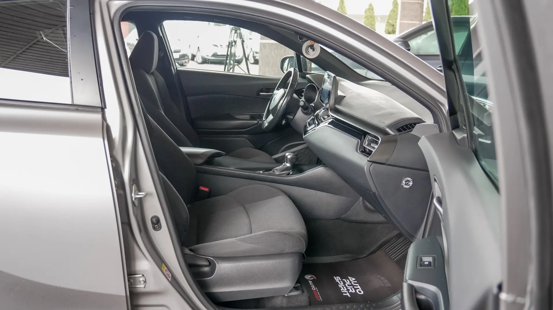 TOYOTA C-HR 1.8 hybrid