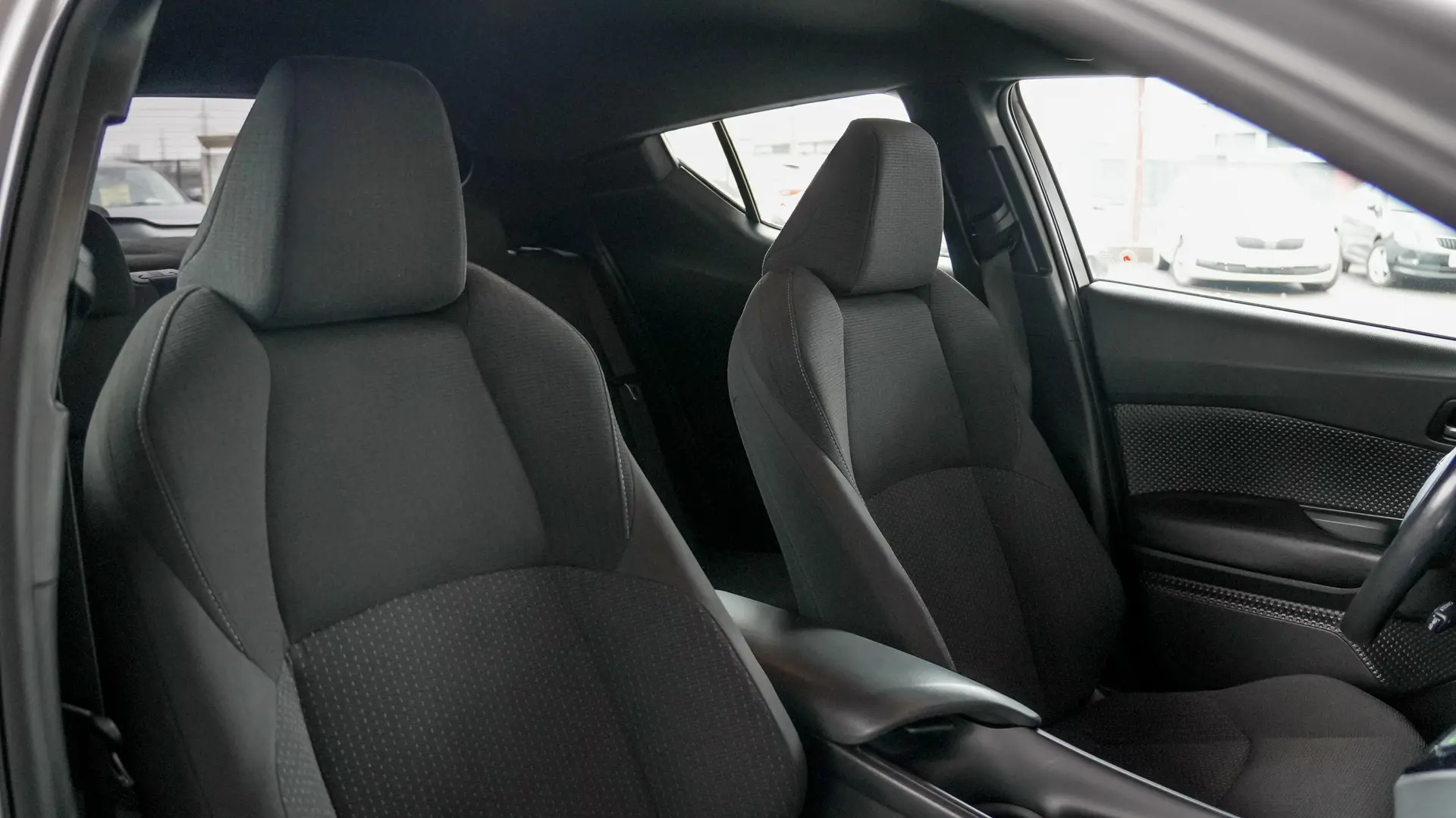 TOYOTA C-HR 1.8 hybrid