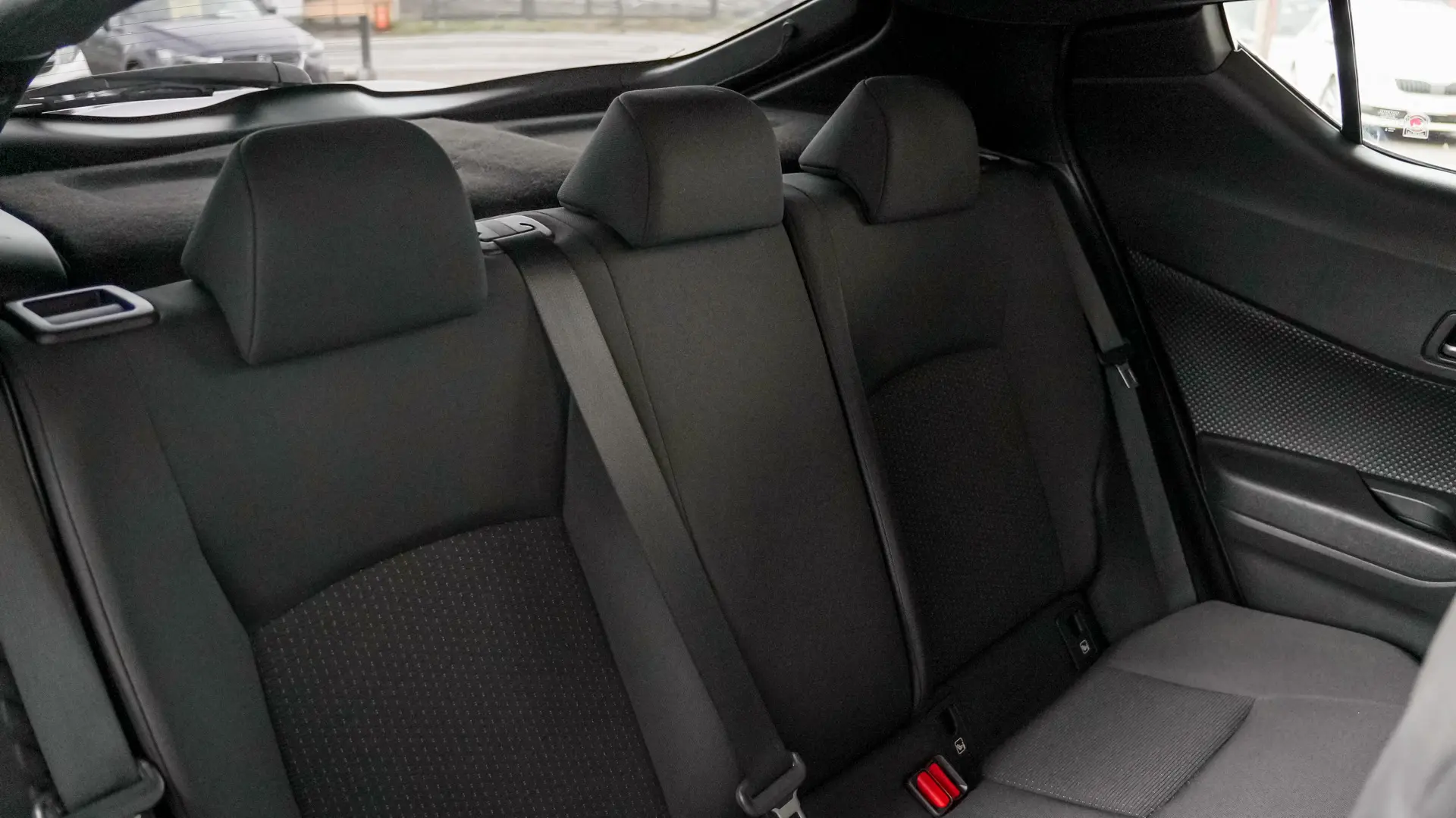 TOYOTA C-HR 1.8 hybrid