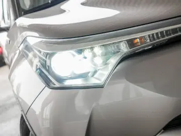 TOYOTA C-HR 1.8 hybrid